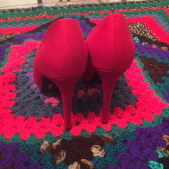 Red Stiletto - Picture 4 of 6